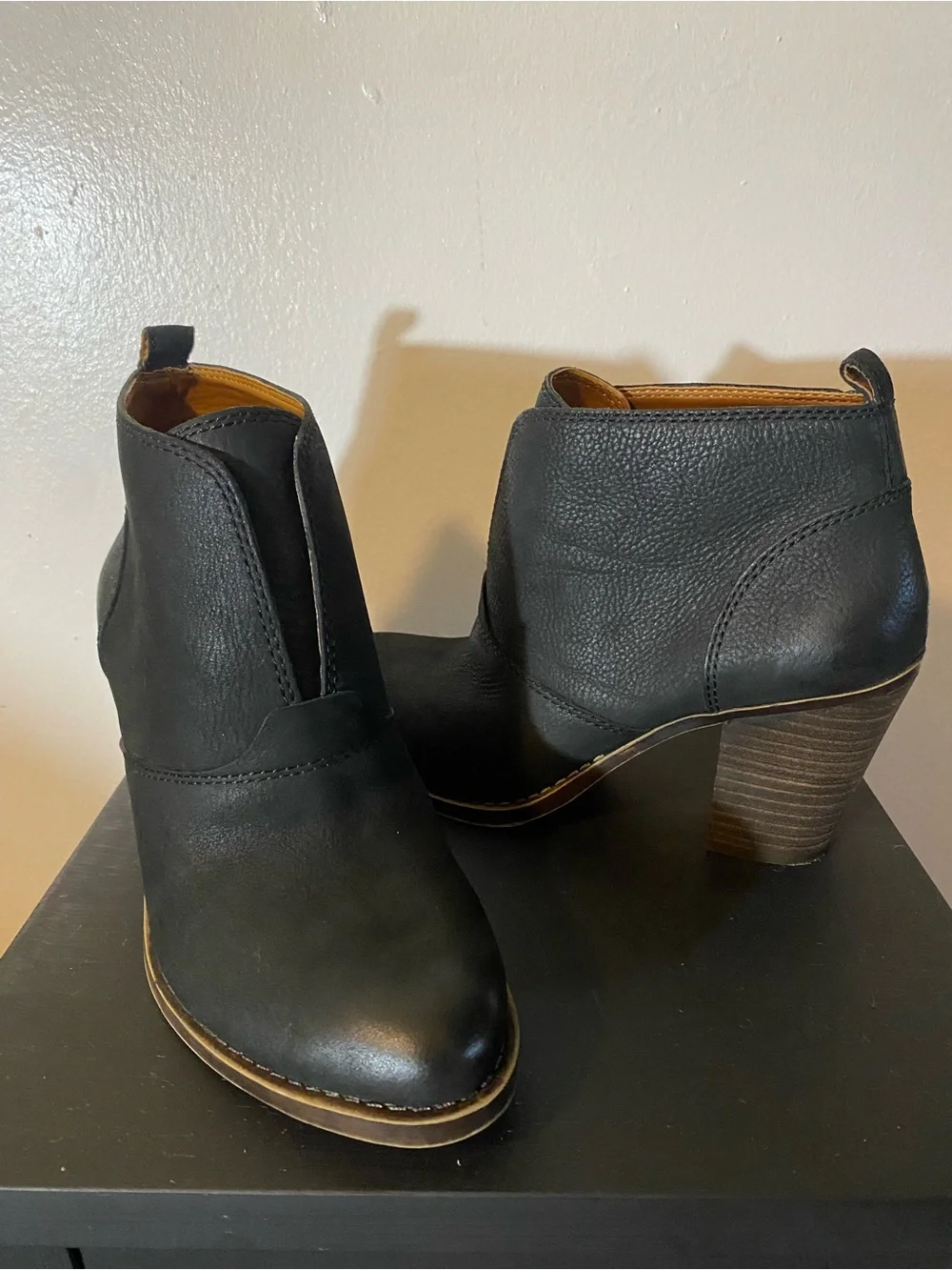 Lucky Brand Tan Black Leather Chukka Boots